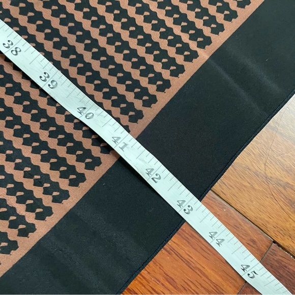 100% Pure Silk Scarf Shawl Bandana Wrap Large 41"x43" Made In Korea B1 - Picture 4 of 5